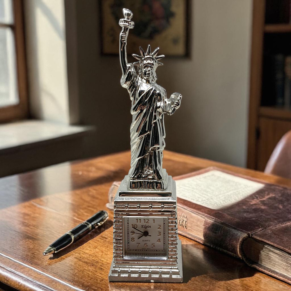 Vintage Elgin Miniature Statue of Liberty Clock Novelty Desk New York Souvenir